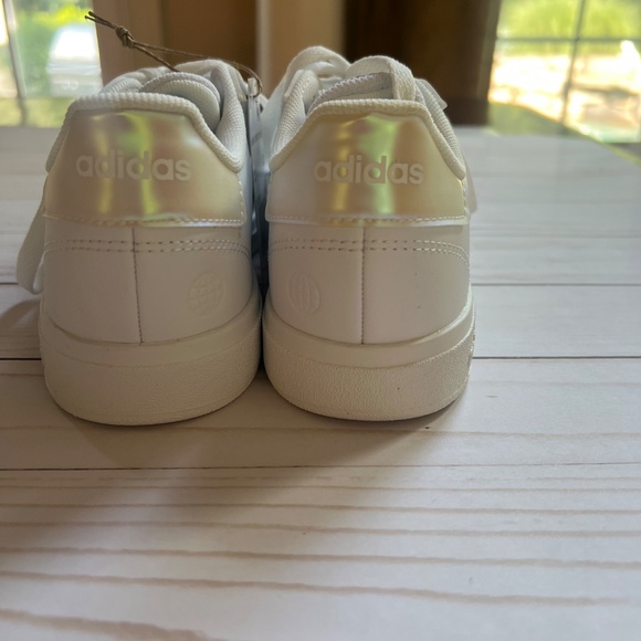 Adidas Grand Court 2.0 Kids Sneakers | White/Iridescent stripes | Size 3 | NIB - Picture 6 of 12